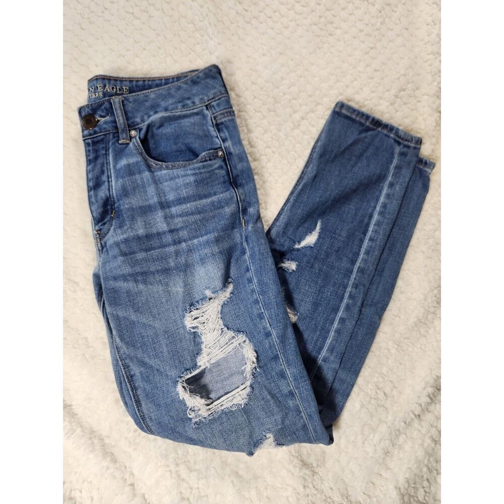 Sz 2 Light Wash Distressed American Eagle Jeans Womens Tomgirl Ripped Size Two